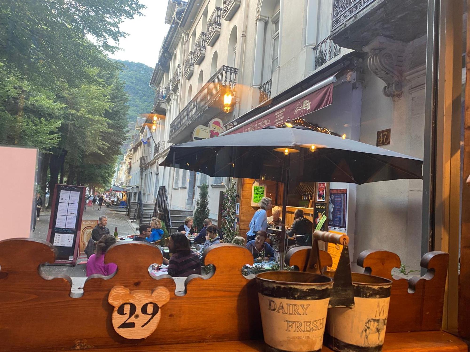 Au 47 Allees D'Etigny - Central & Standing - Avec Parking - Linge De Lit Et De Toilette Inclus Bagnères-de-Luchon Eksteriør billede