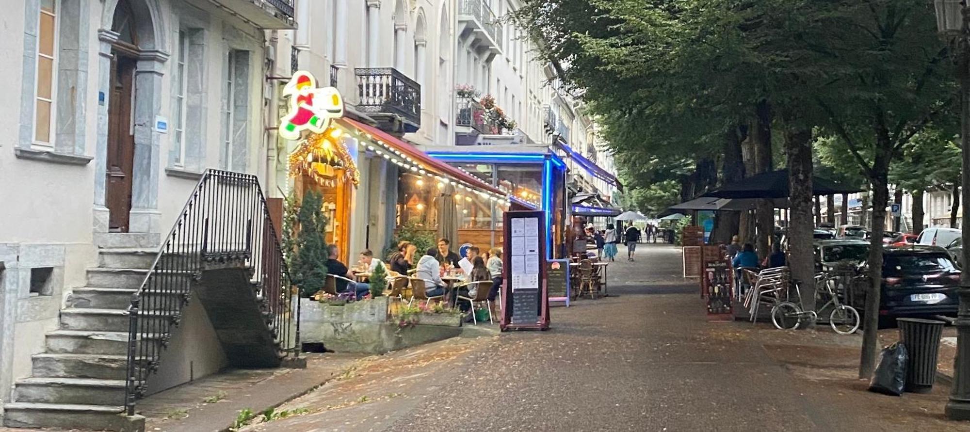 Au 47 Allees D'Etigny - Central & Standing - Avec Parking - Linge De Lit Et De Toilette Inclus Bagnères-de-Luchon Eksteriør billede